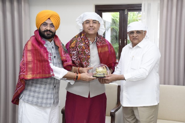 ਅਮਨ ਅਰੋੜਾ ਅਤੇ ਤਰੁਨਪ੍ਰੀਤ ਸੌਂਦ ਨੇ ਸ੍ਰੀ ਗੁਰੂ ਤੇਗ਼ ਬਹਾਦਰ ਸਾਹਿਬ ਜੀ ਦੇ 350ਵੇਂ ਸ਼ਹੀਦੀ ਦਿਹਾੜੇ ਨੂੰ ਸਮਰਪਿਤ ਸਮਾਗਮਾਂ ਲਈ ਗੁਜਰਾਤ ਦੇ ਮੁੱਖ ਮੰਤਰੀ ਨੂੰ ਦਿੱਤਾ ਸੱਦਾ