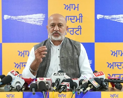 ਵਾਰ-ਵਾਰ ਹਾਰ ਤੋਂ ਬੌਖਲਾਏ ਕਾਂਗਰਸ ਅਤੇ ਅਕਾਲੀ ਦਲ ਦੇ ਪ੍ਰਧਾਨ ਝੂਠ ਅਤੇ ਬਹਾਨਿਆਂ ਦਾ ਸਹਾਰਾ ਲੈ ਰਹੇ ਹਨ: ਬਲਤੇਜ ਪੰਨੂ