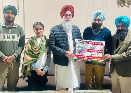 ਸਾਈਕਲਿੰਗ ਜ਼ਰੀਏ 1,50000 ਕਿਲੋਮੀਟਰ ਸਫ਼ਰ ਪੂਰਾ ਕਰਨ ਤੇ ਸਪੀਕਰ ਵੱਲੋਂ ਗੁਰਪ੍ਰੀਤ ਸਿੰਘ ਕਮੋਂ ਨੂੰ ਵਧਾਈ
